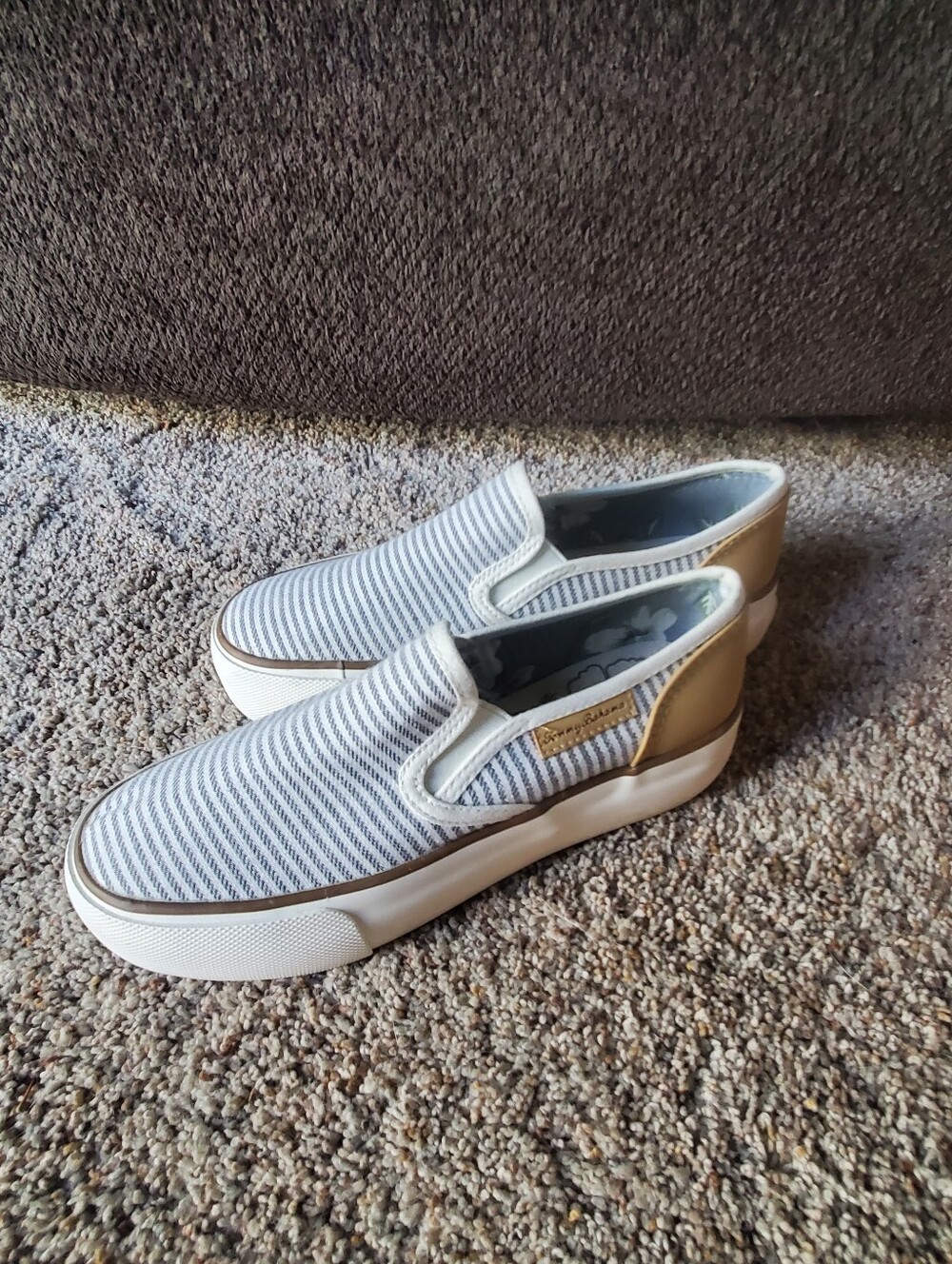 Slip-On Casual Sneakers in Gray and Gold